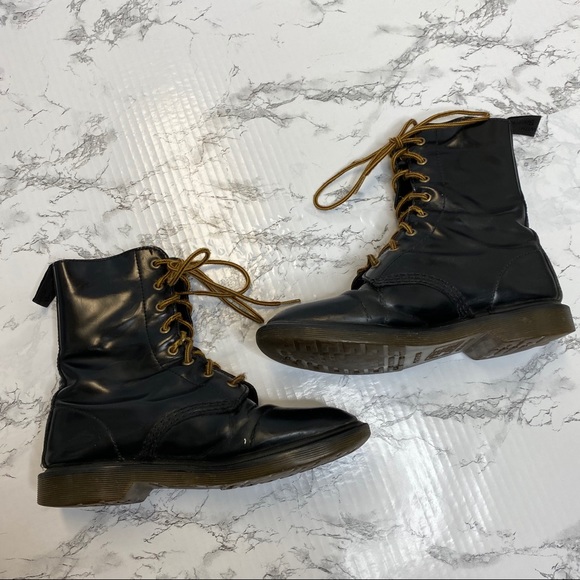 Dr. Martens 1460 Black Boanil Leather Boot - Picture 6 of 9